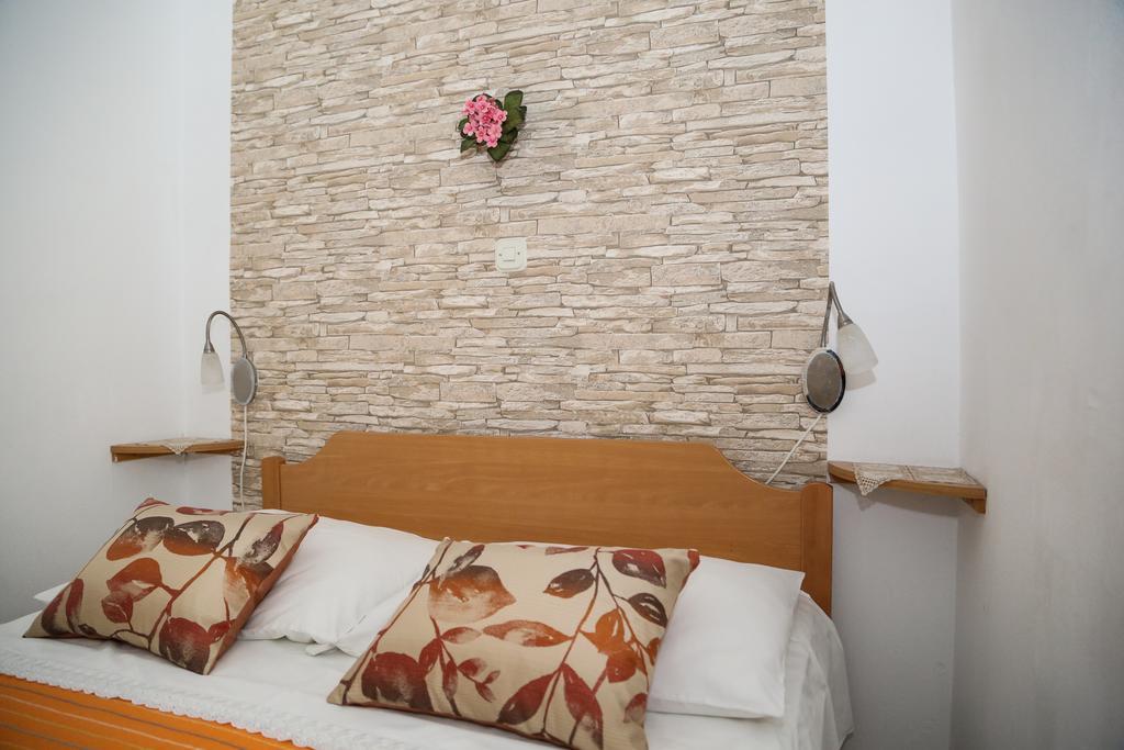 Apartments Dragica Milna  Exterior photo