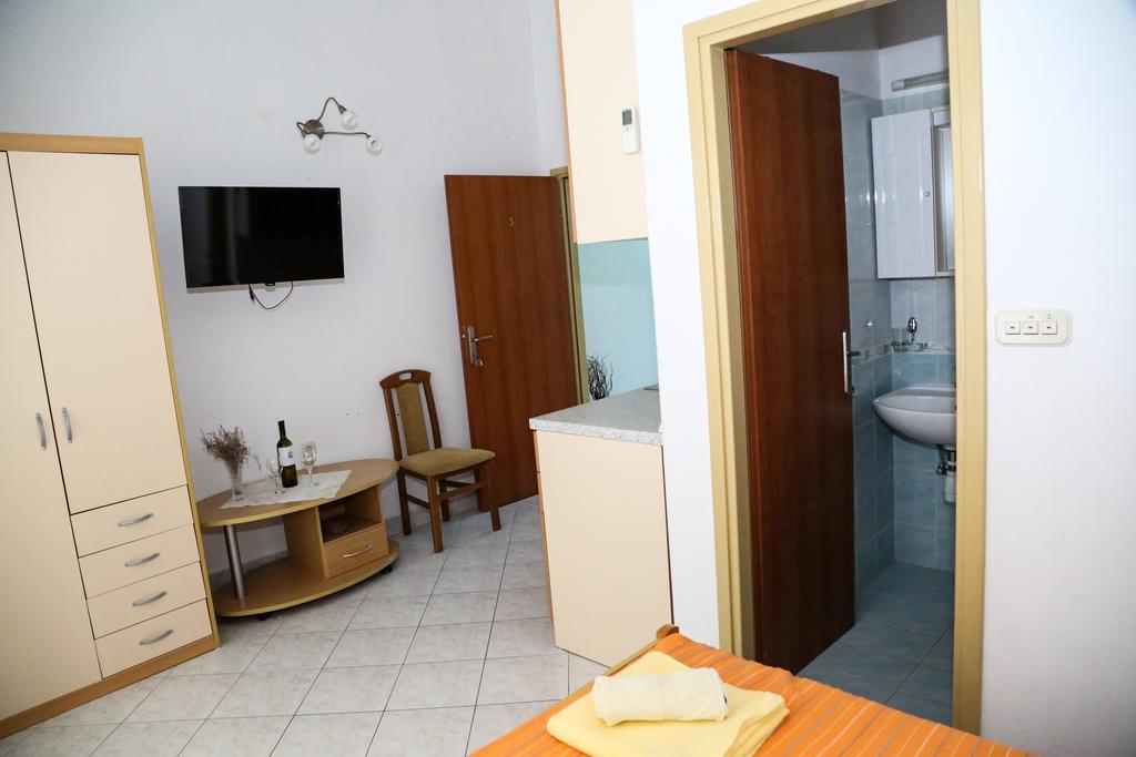 Apartments Dragica Milna  Exterior photo