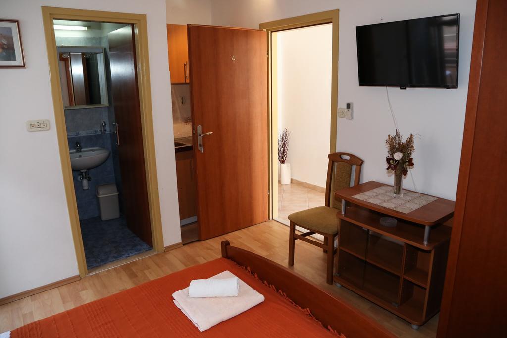 Apartments Dragica Milna  Exterior photo