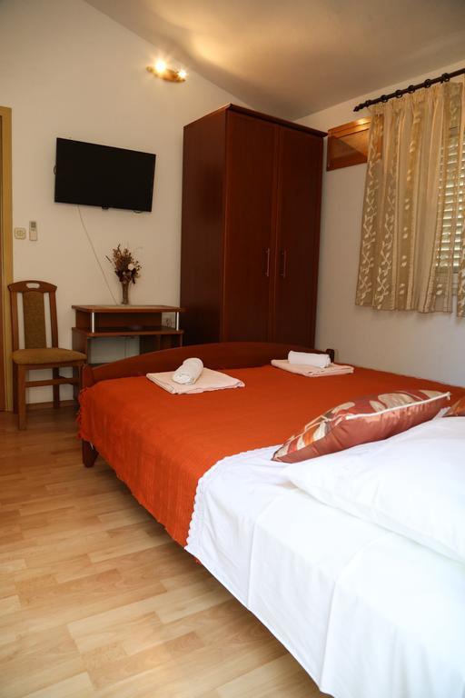 Apartments Dragica Milna  Exterior photo