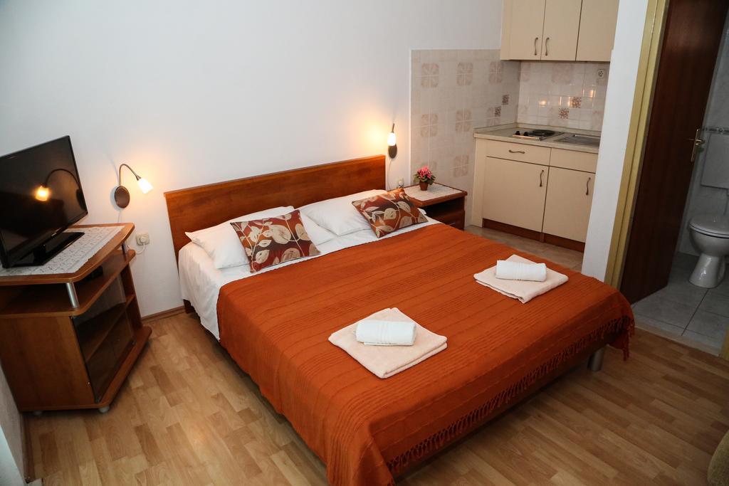 Apartments Dragica Milna  Exterior photo