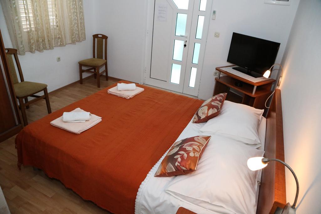 Apartments Dragica Milna  Exterior photo