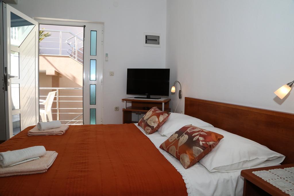 Apartments Dragica Milna  Exterior photo